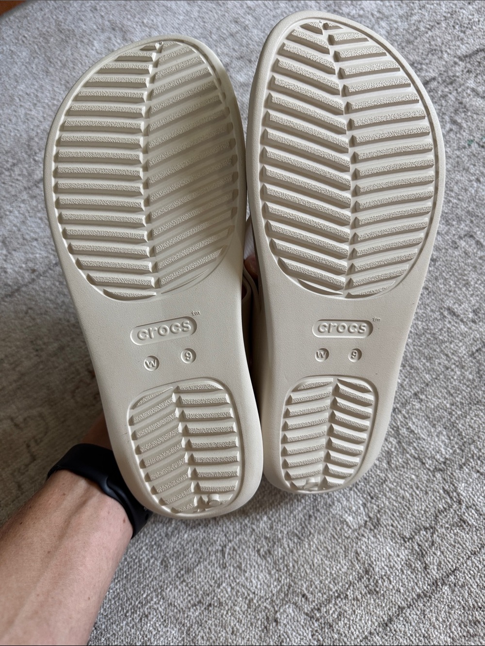 Crocs Getaway Triangle Flip Flop, Frappé, size 9 - Picture 4 of 8